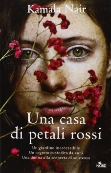 casa di petali rosa