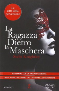 ragazza dietro la maschera